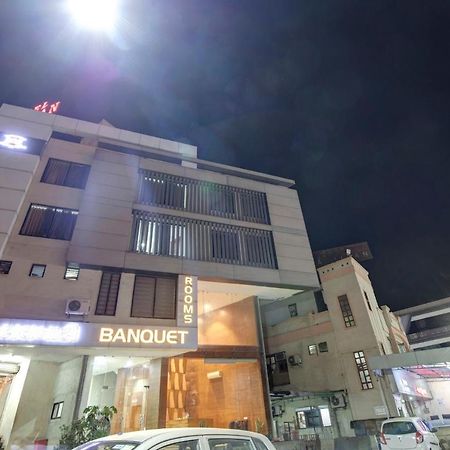 Hotel Navjivan Himatnagar Екстериор снимка