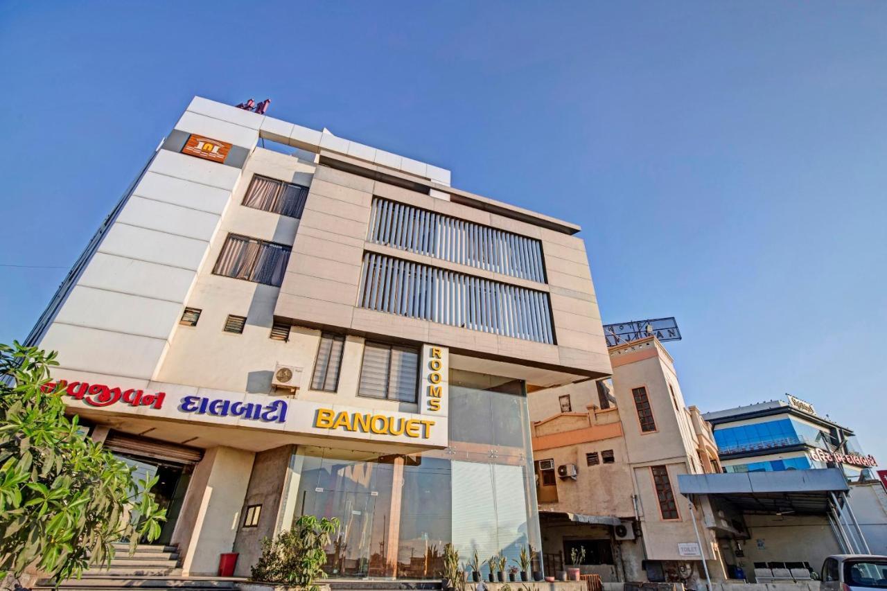Hotel Navjivan Himatnagar Екстериор снимка