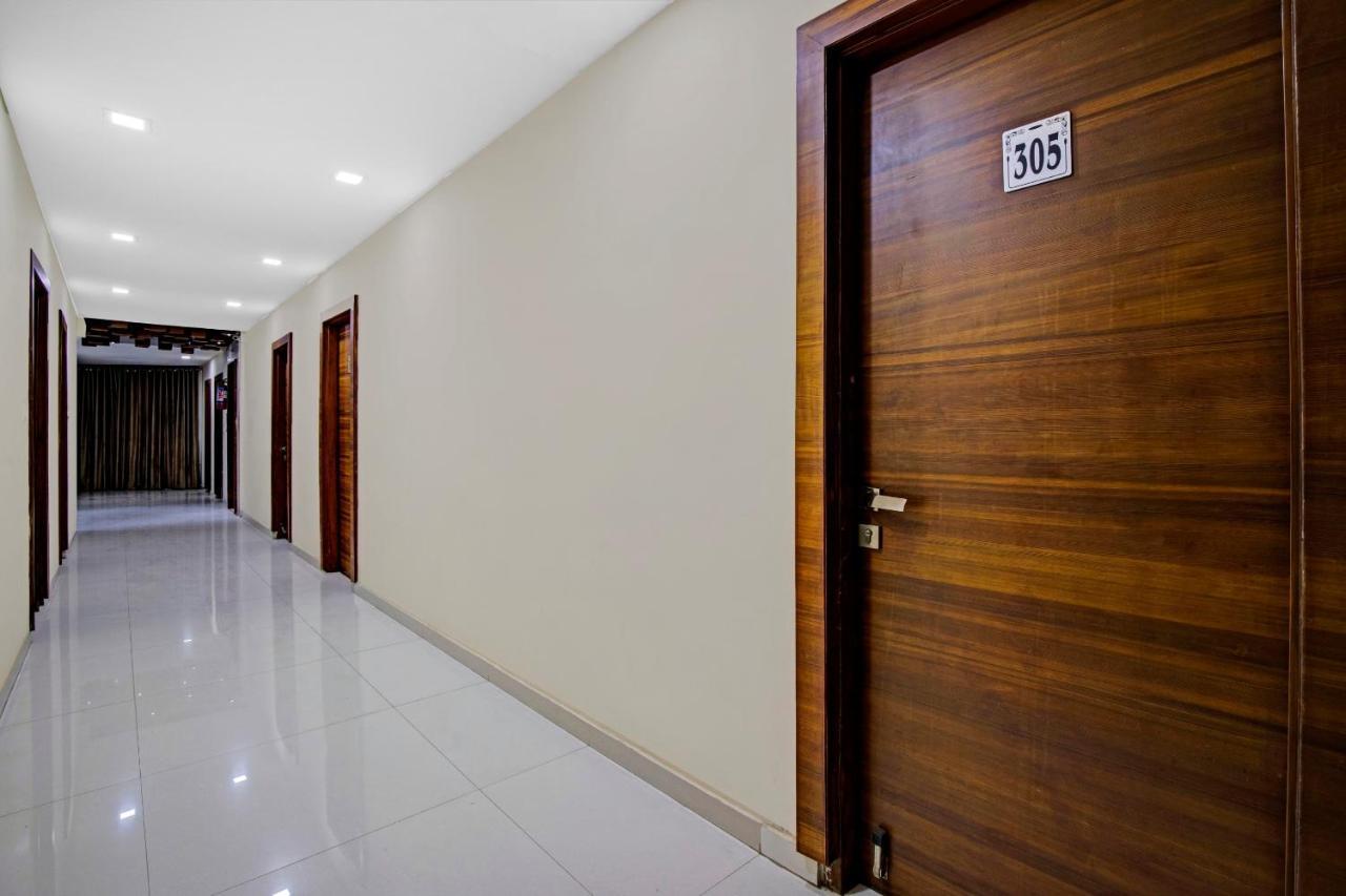 Hotel Navjivan Himatnagar Екстериор снимка