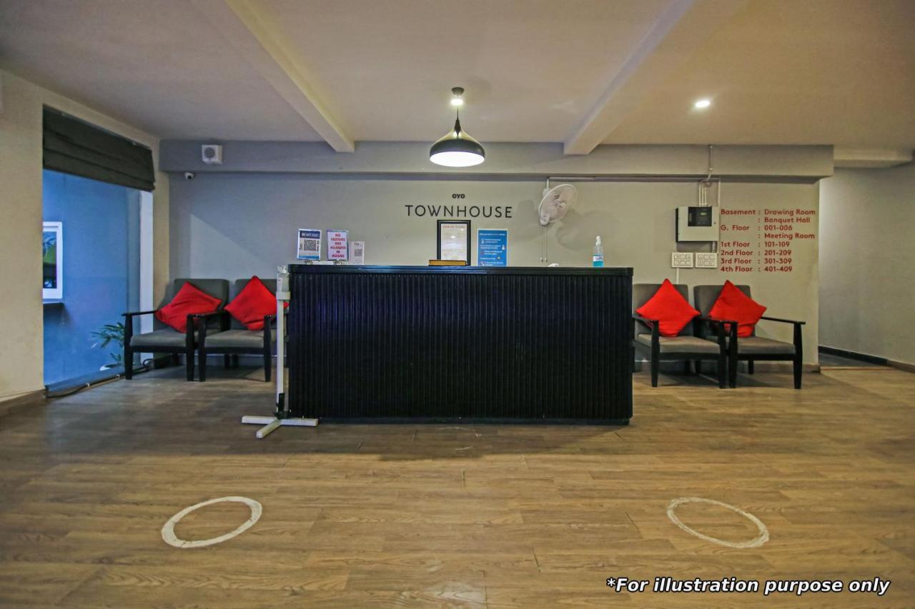Hotel Navjivan Himatnagar Екстериор снимка
