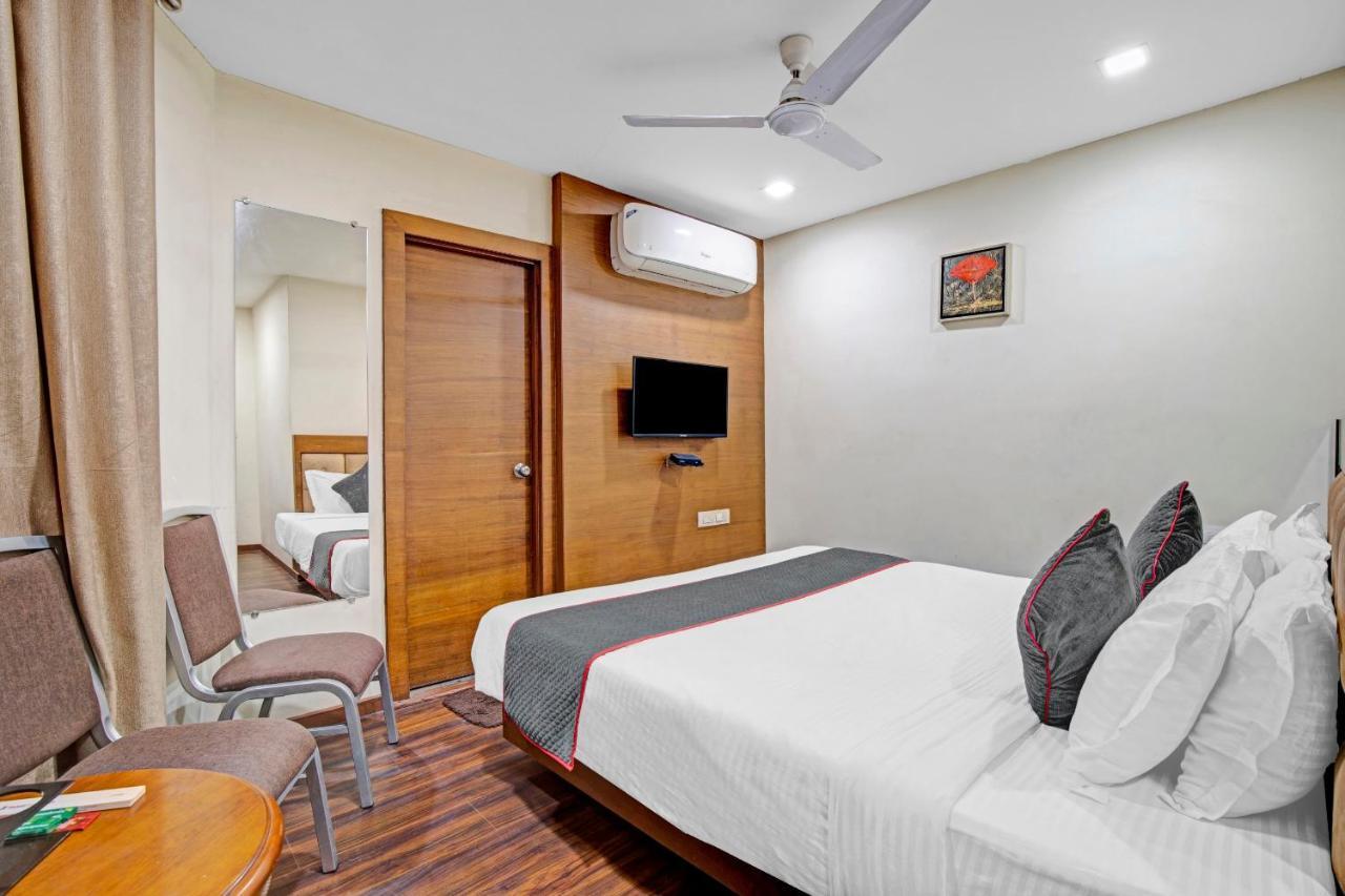 Hotel Navjivan Himatnagar Екстериор снимка