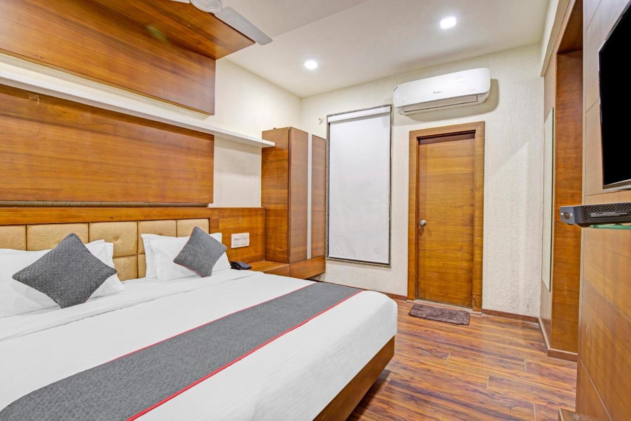 Hotel Navjivan Himatnagar Екстериор снимка