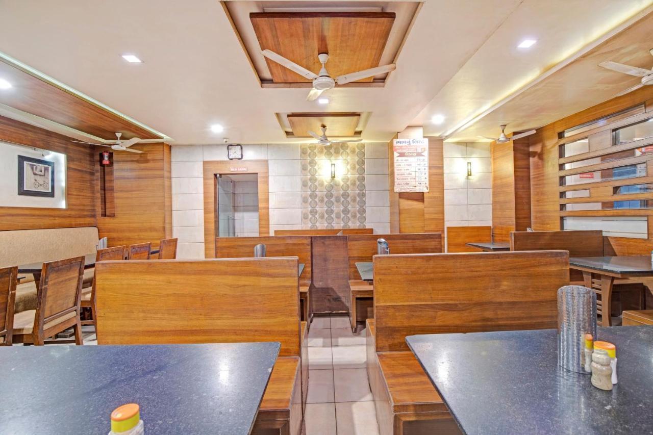 Hotel Navjivan Himatnagar Екстериор снимка