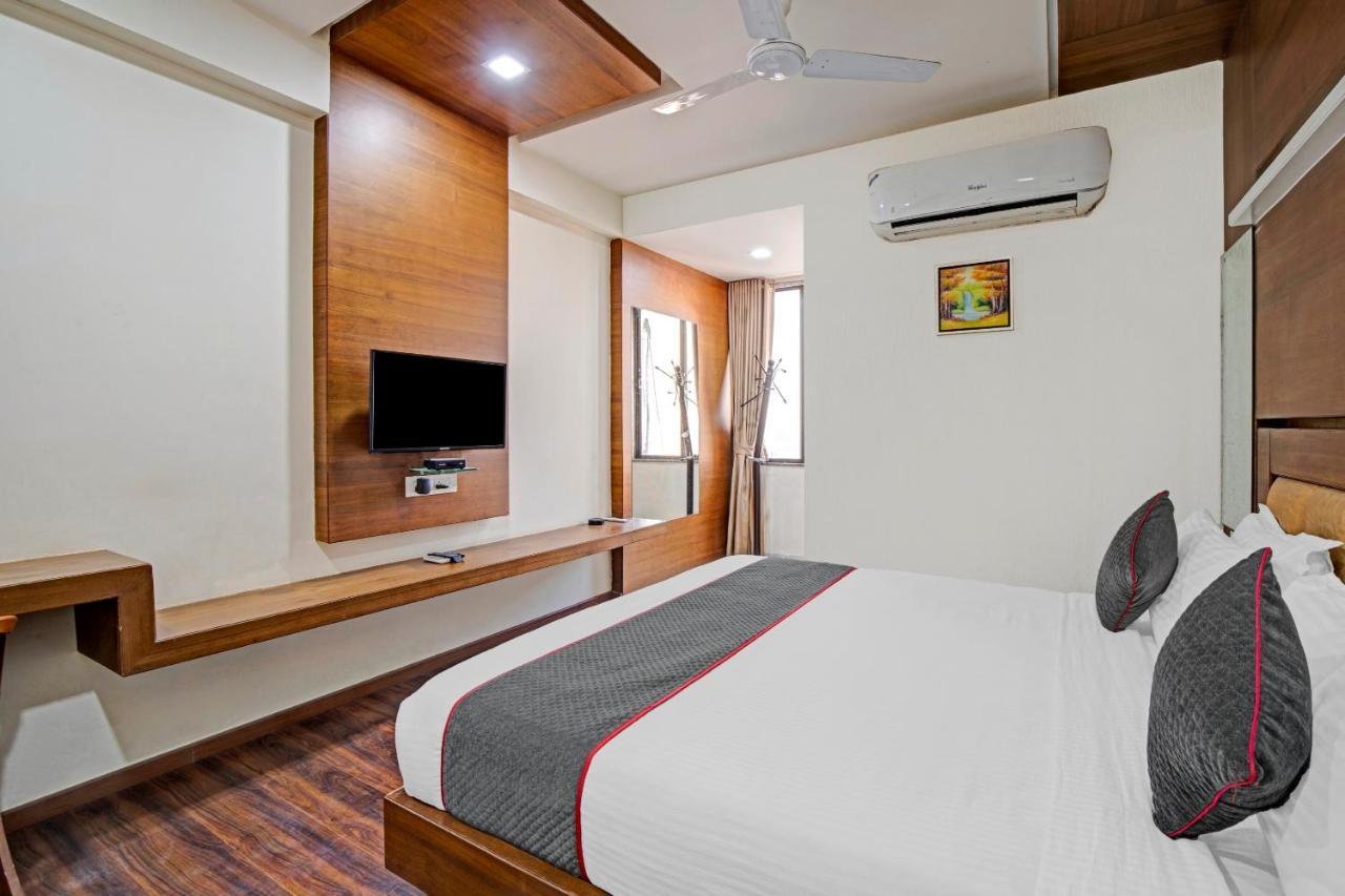 Hotel Navjivan Himatnagar Екстериор снимка