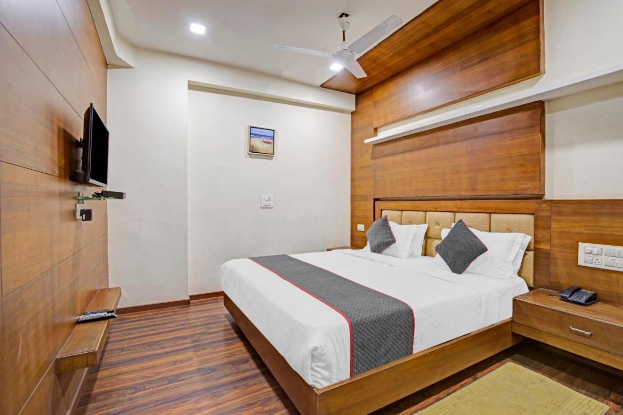 Hotel Navjivan Himatnagar Екстериор снимка
