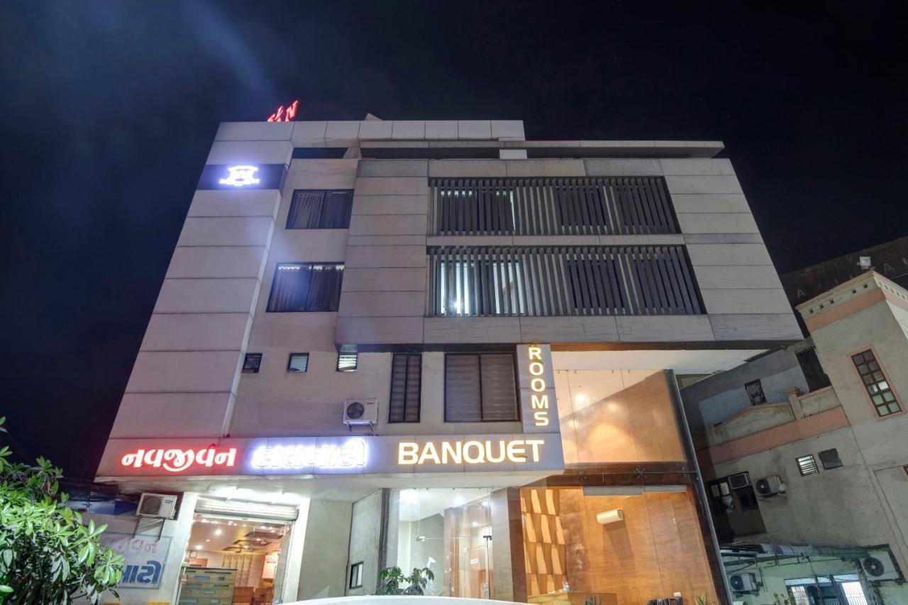 Hotel Navjivan Himatnagar Екстериор снимка