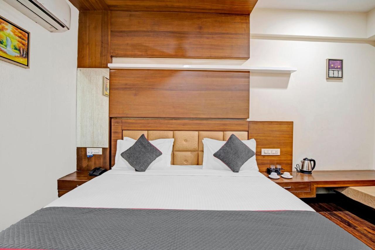 Hotel Navjivan Himatnagar Екстериор снимка