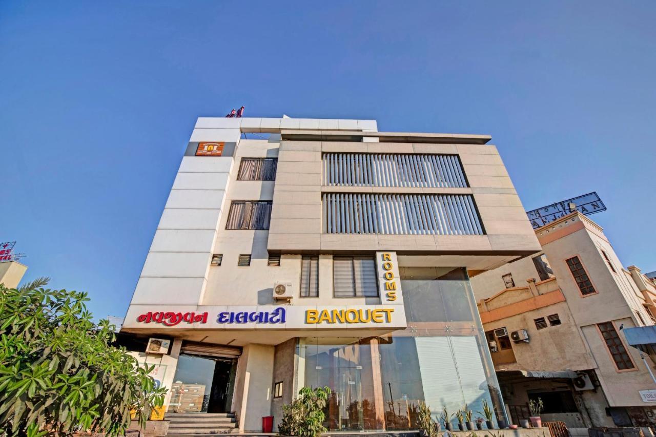 Hotel Navjivan Himatnagar Екстериор снимка