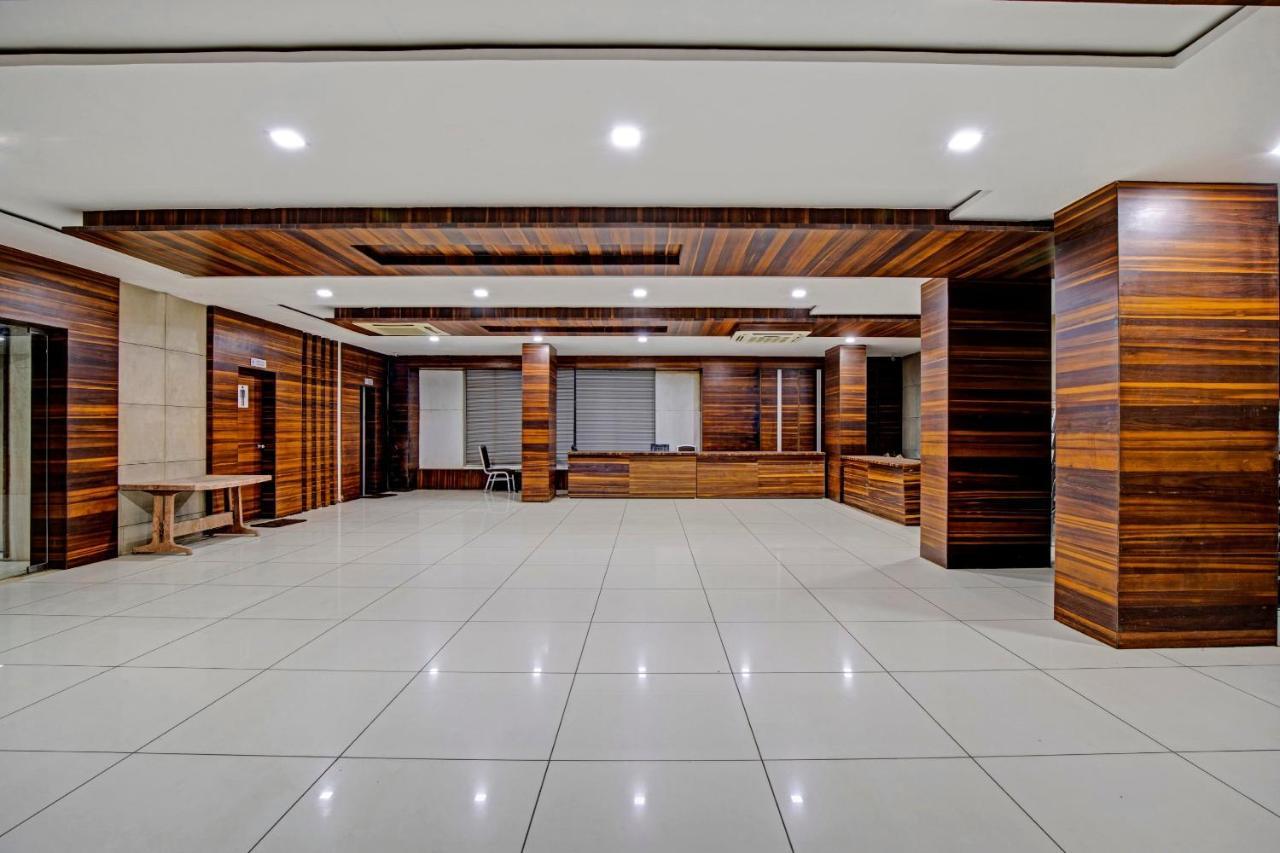 Hotel Navjivan Himatnagar Екстериор снимка