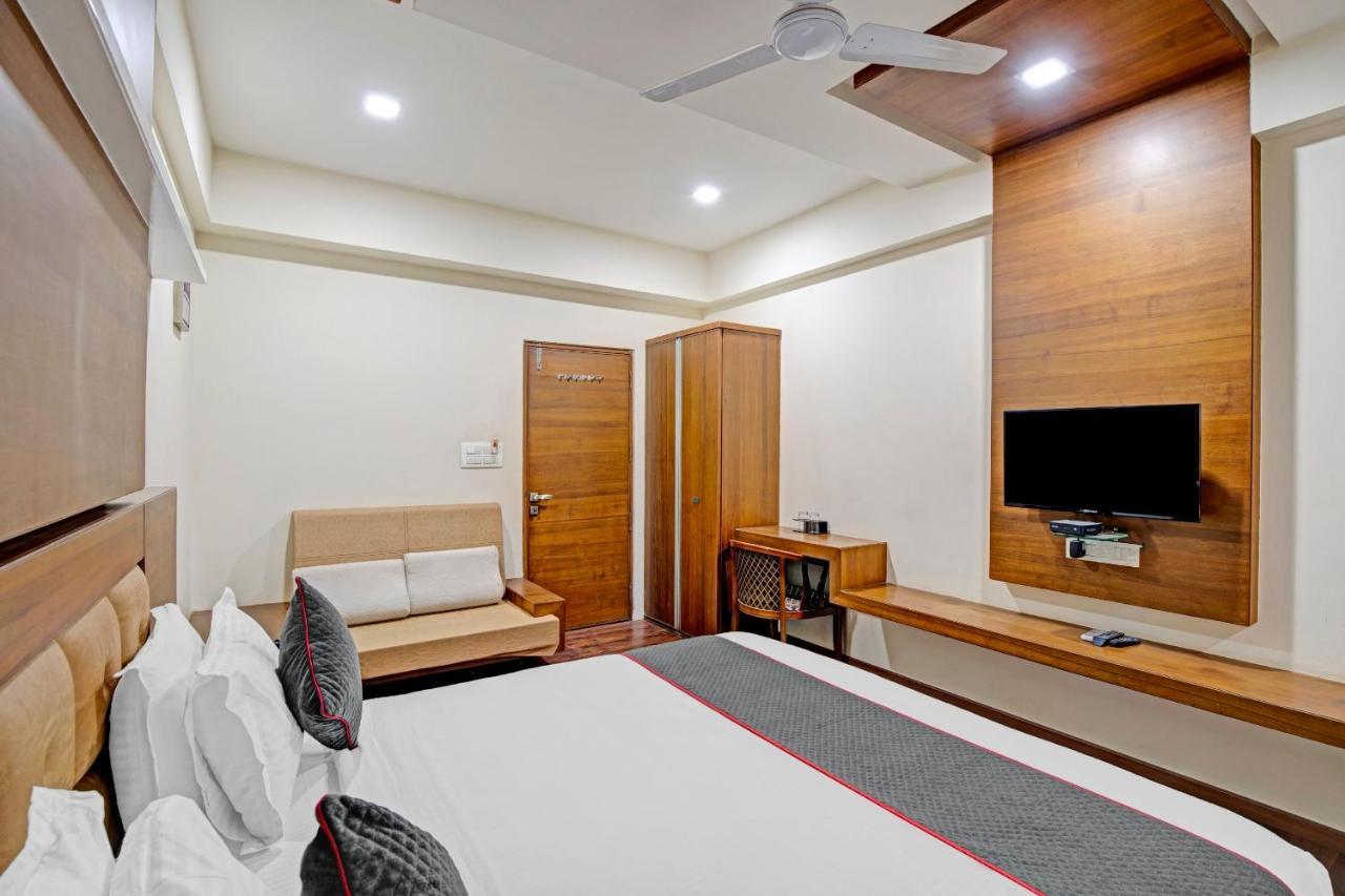 Hotel Navjivan Himatnagar Екстериор снимка