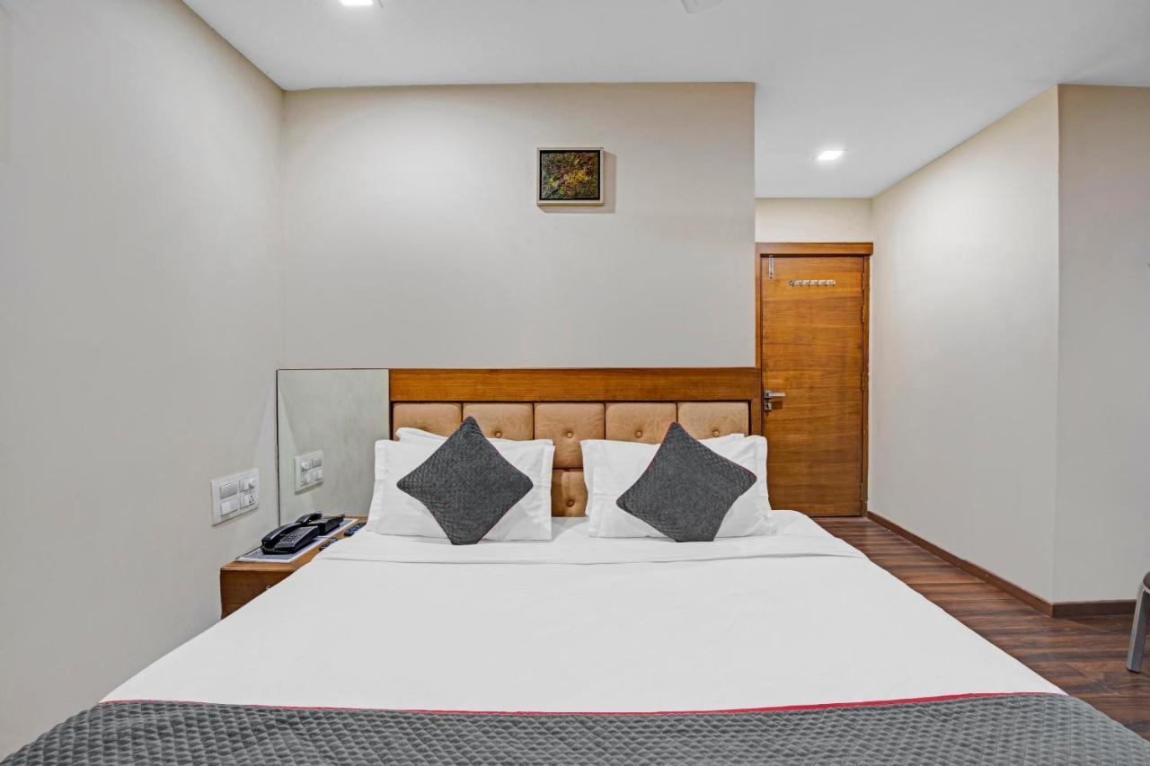 Hotel Navjivan Himatnagar Екстериор снимка