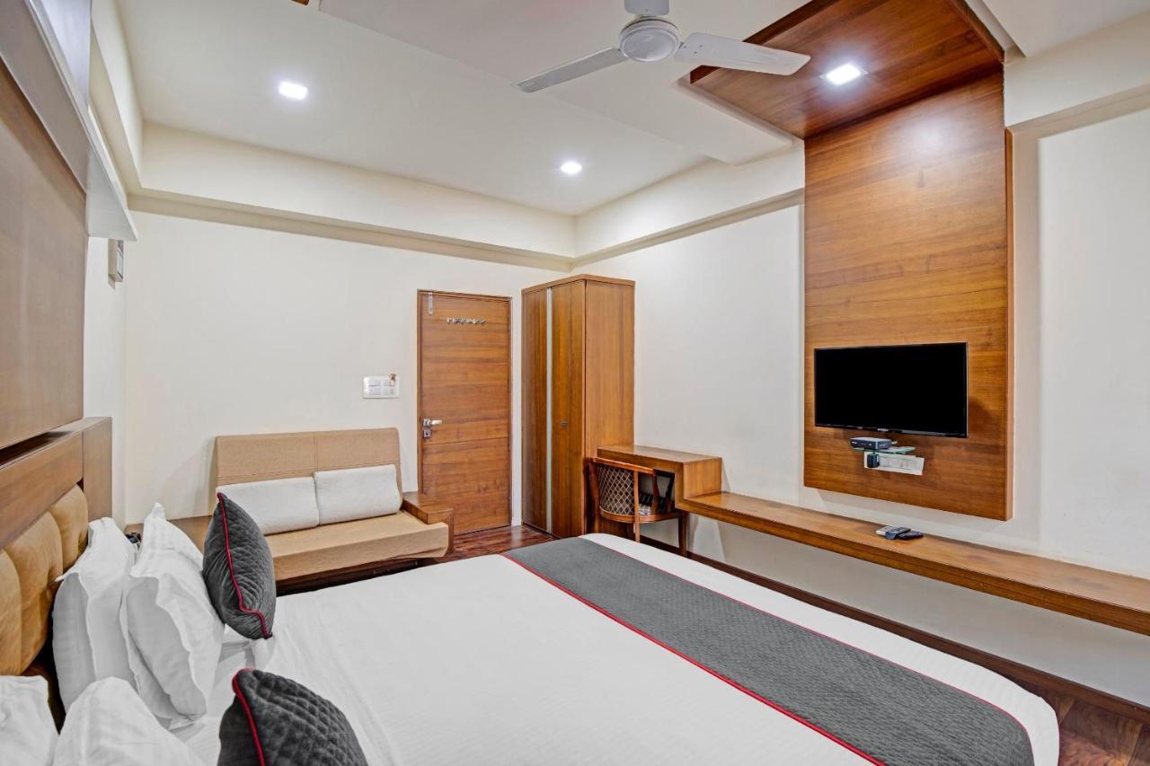 Hotel Navjivan Himatnagar Екстериор снимка
