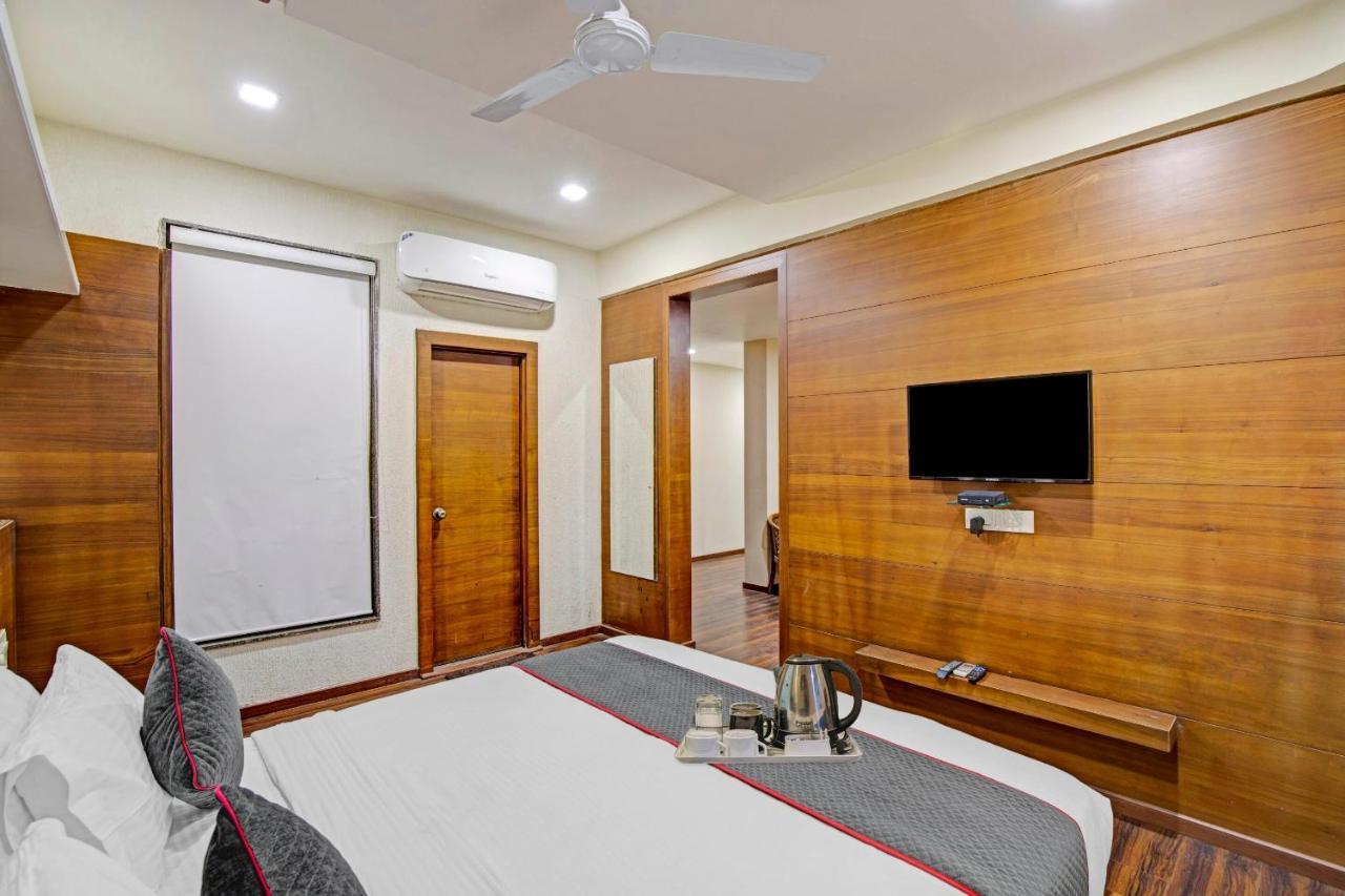 Hotel Navjivan Himatnagar Екстериор снимка