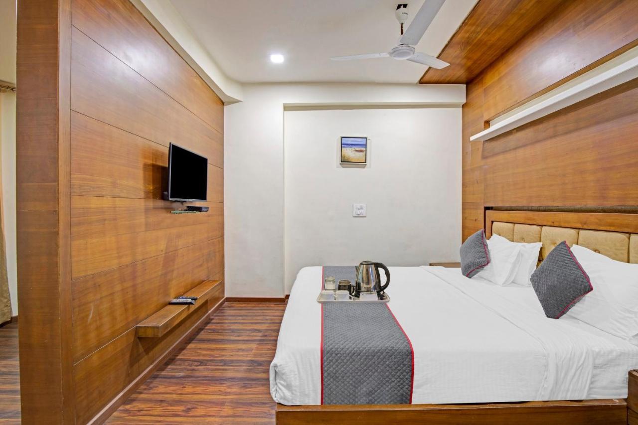 Hotel Navjivan Himatnagar Екстериор снимка