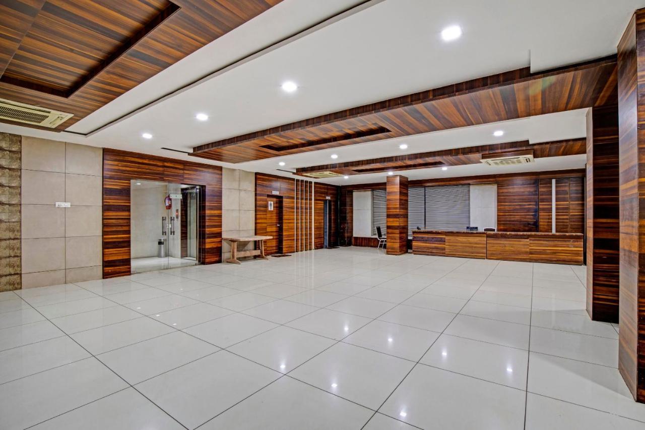 Hotel Navjivan Himatnagar Екстериор снимка