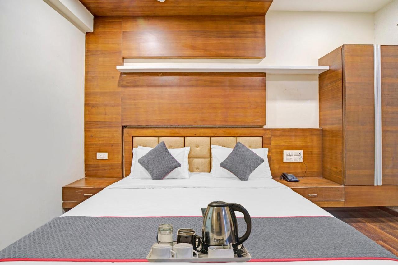 Hotel Navjivan Himatnagar Екстериор снимка